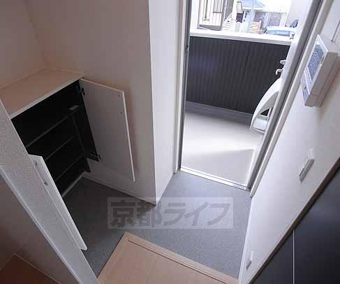 玄関　大きなシューズボックス付き。