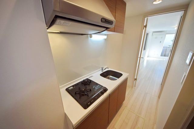 キッチン　★2口ガスのシステムキッチンで料理も楽しめます★