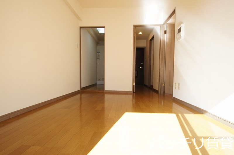 居室・リビング　別号室タイプの為現状を優先いたします