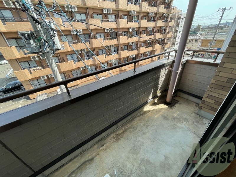 バルコニー　洗濯物がたくさん干せるバルコニーで嬉しいですね。