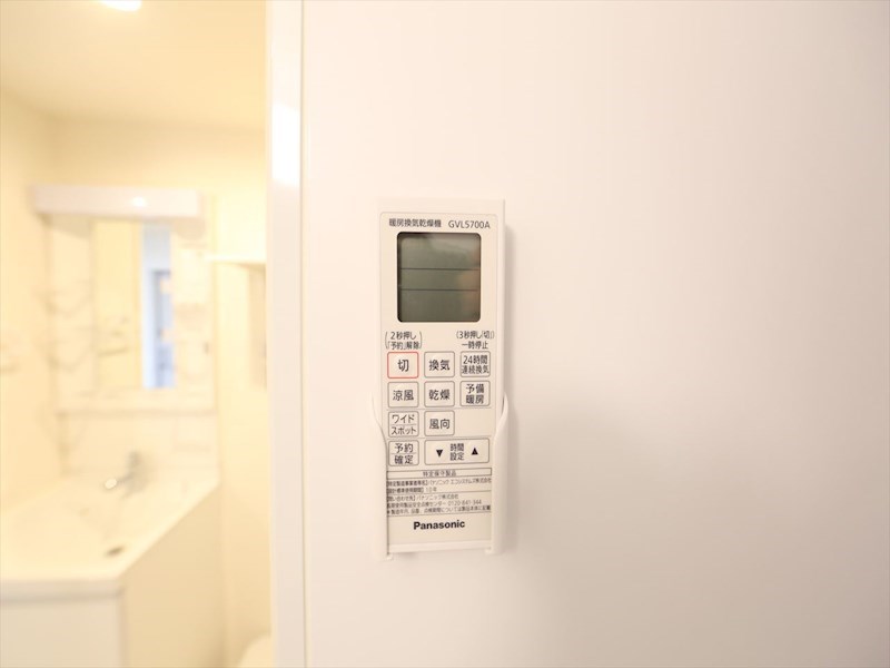 その他設備　浴室暖房乾燥機付き