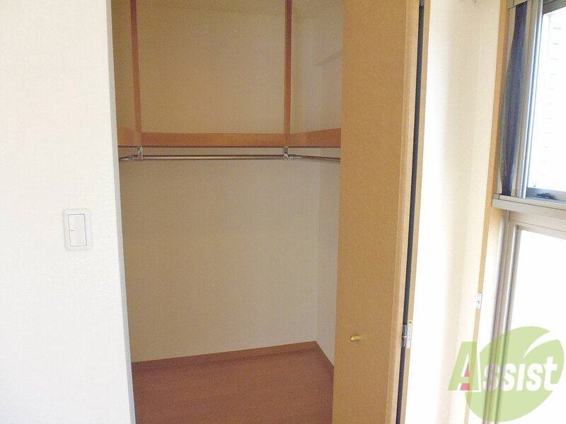 収納　パァー、でた！ウォークインってやつですよコレ。ひろいっす！