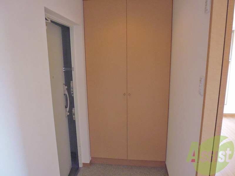 玄関　上までのびたシューズボックス。いーっぱい入りますよ