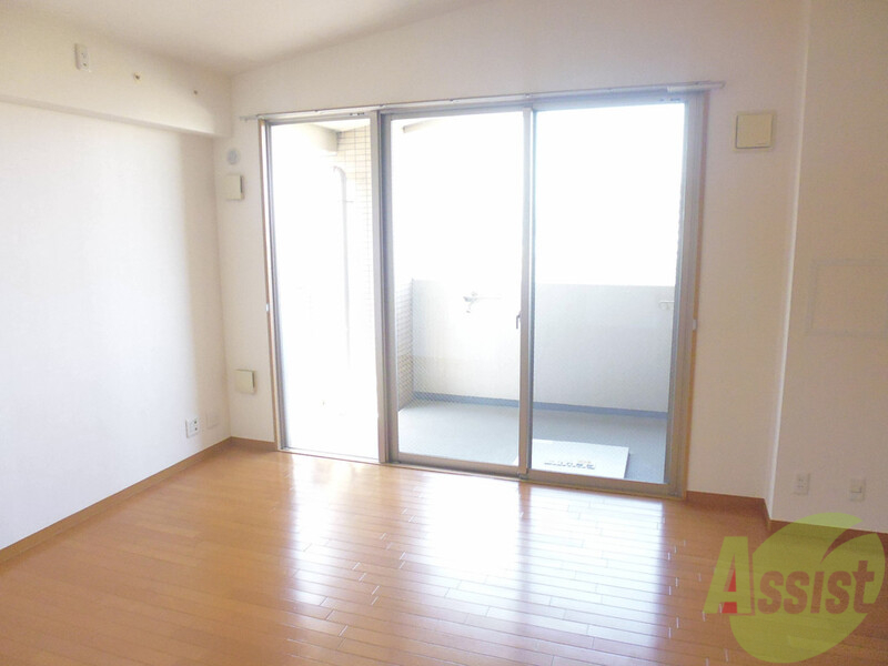 居室・リビング　南と西の光を十分にとりいれるそんな間取りになります