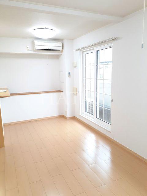 居室・リビング　同物件別部屋です。