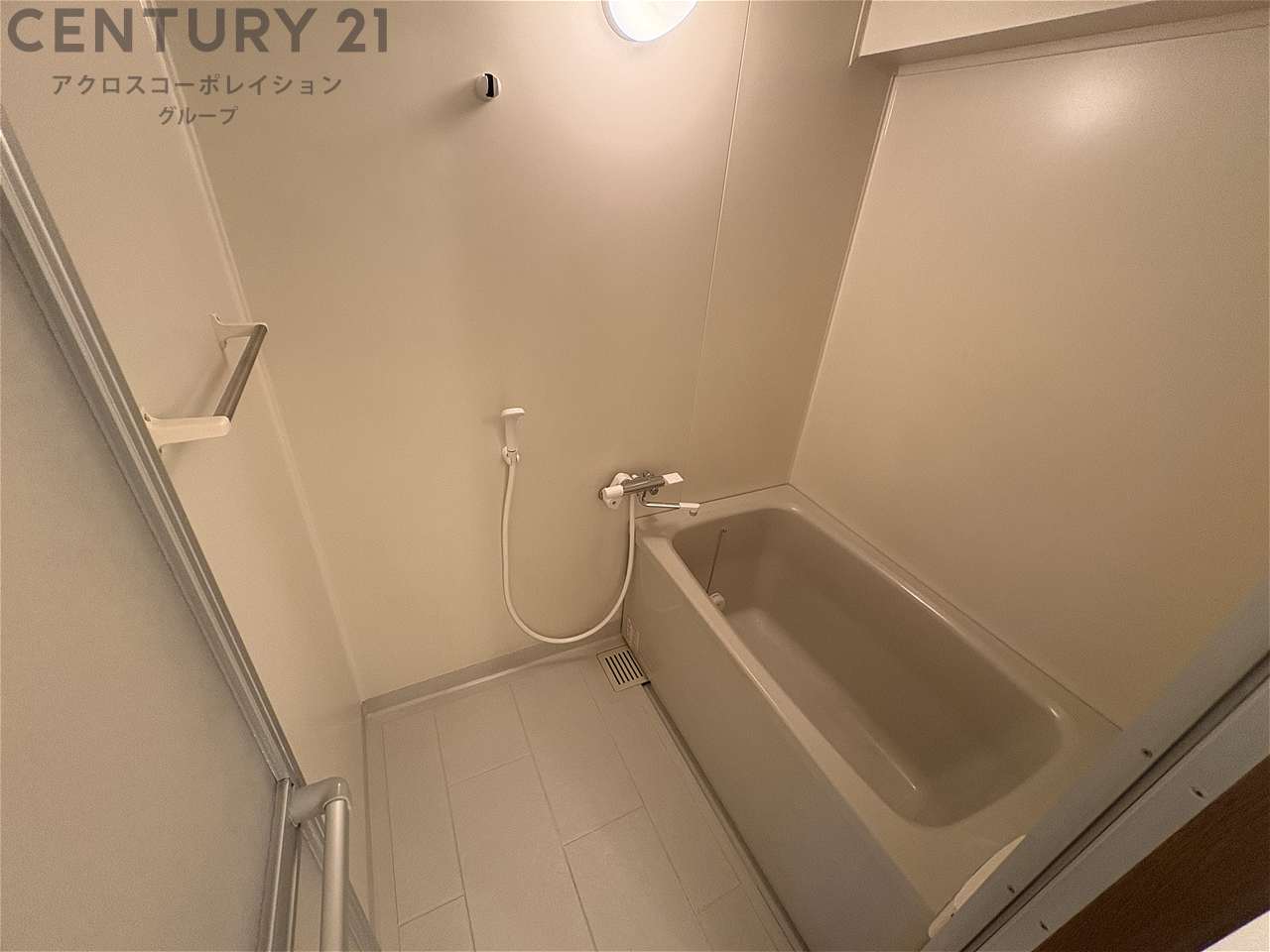 バス・シャワールーム　シンプルで機能的なユニットバスです！