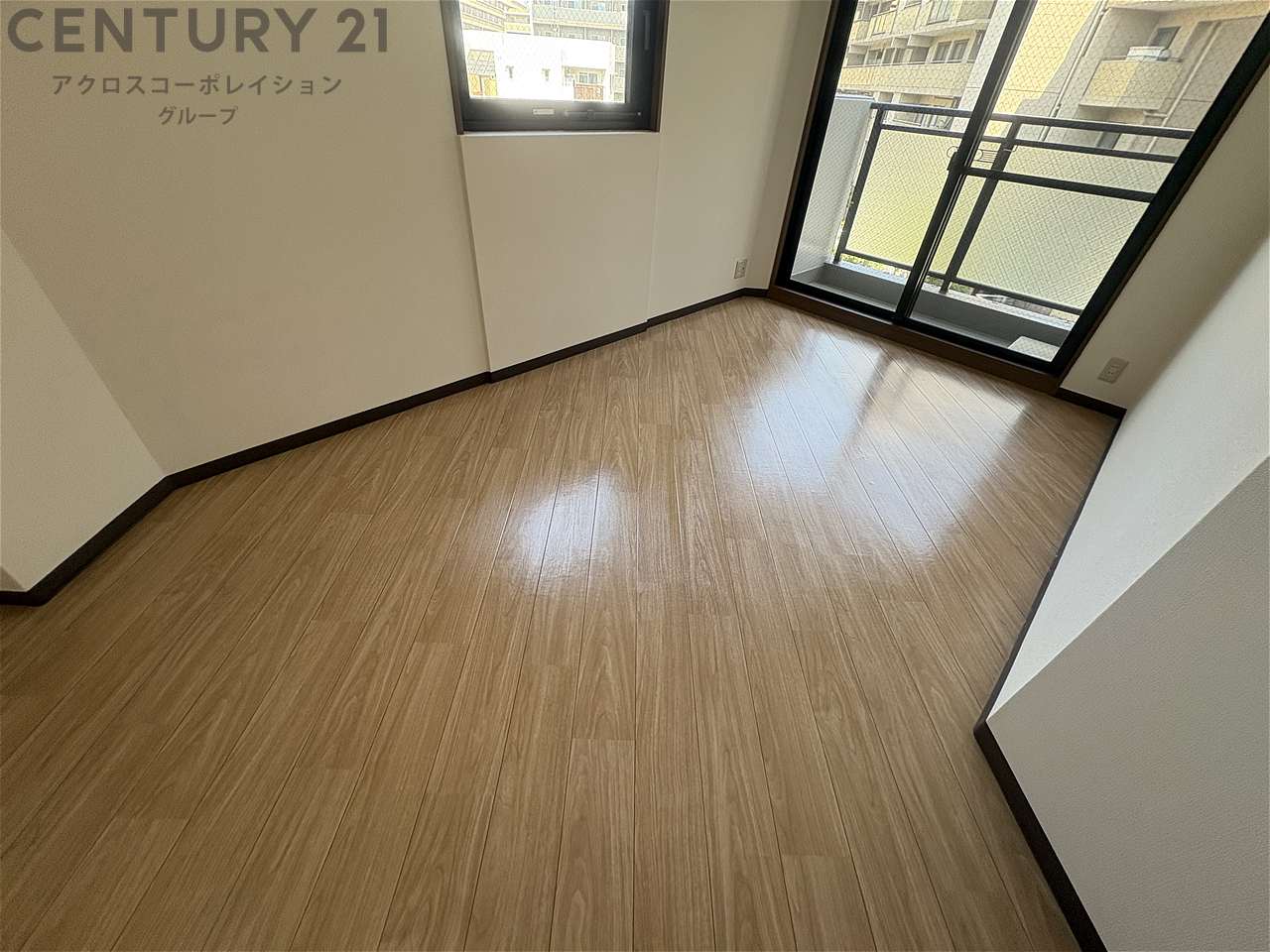 居室・リビング　２面採光の明るいお部屋です。