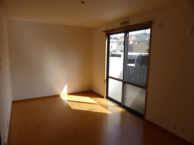 居室・リビング　こちらの居間で趣味の時間をお楽しみください