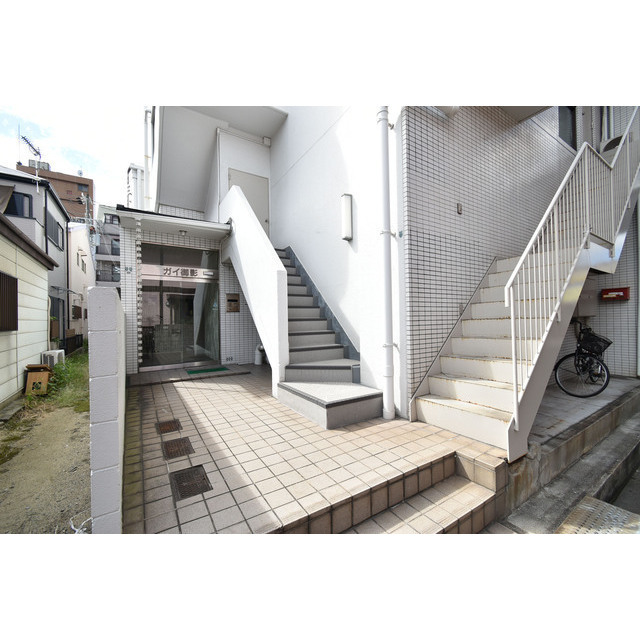 エントランス　ゆとりのあるエントランスです