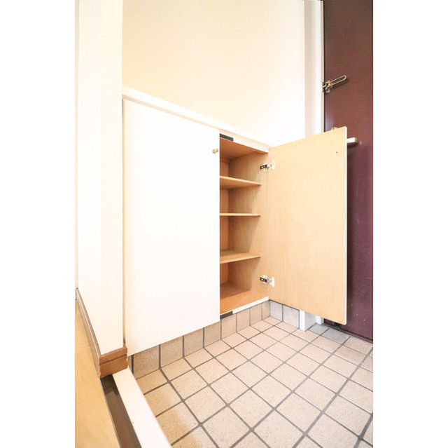 玄関　収納もある玄関です