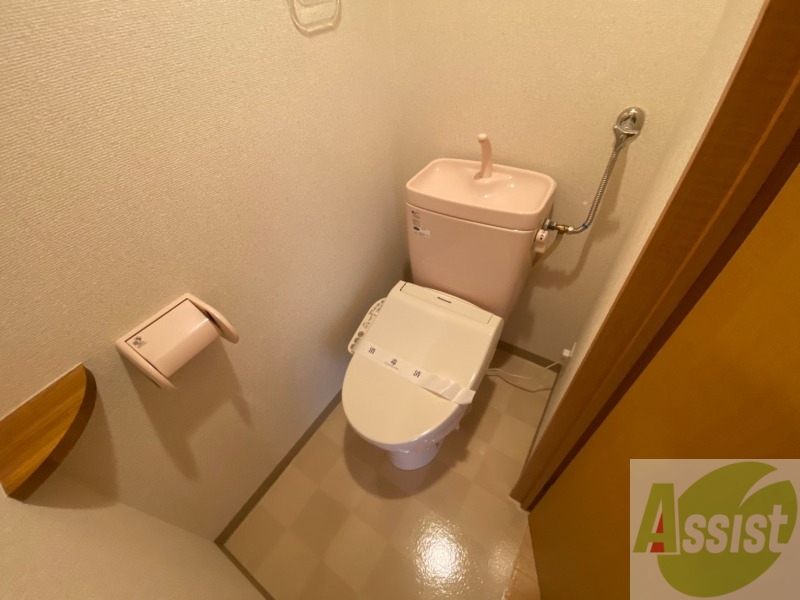 トイレ　こちらはトイレです。清潔感があり、安心して使用できます。