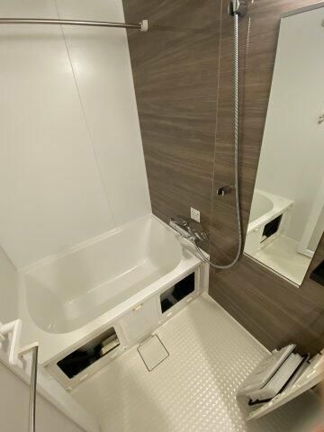 バス・シャワールーム　落ち着いた空間のお風呂です
