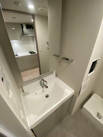 洗面設備　明るい洗面所です