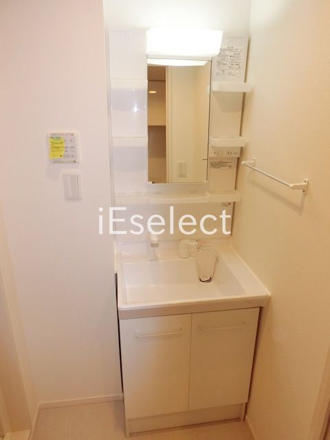 洗面設備　綺麗な洗面台です