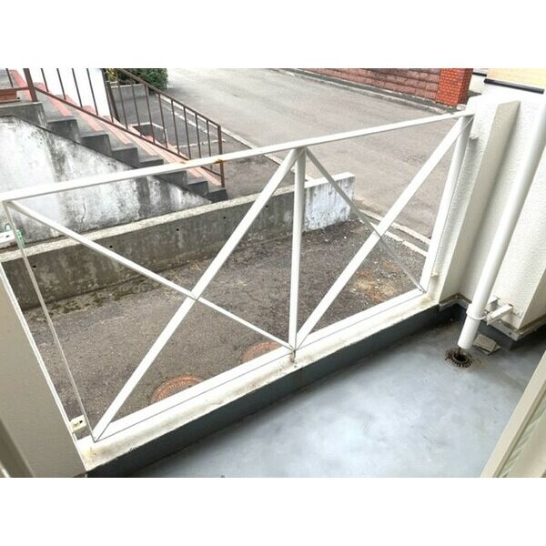 バルコニー　嬉しいバルコニー付き！夏季の洗濯物干しに♪