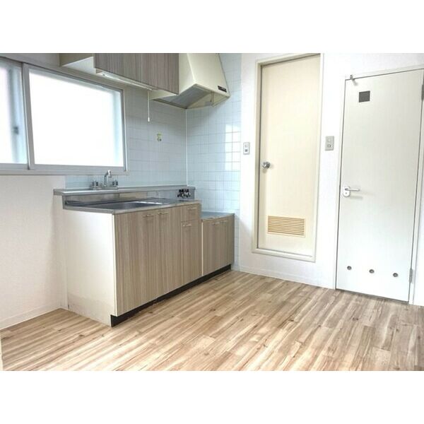 居室・リビング　明るい居間で気持ちまで明るくなりますね！