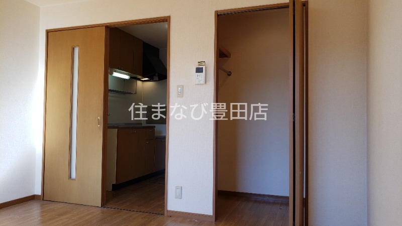 居室・リビング　同型別部屋写真