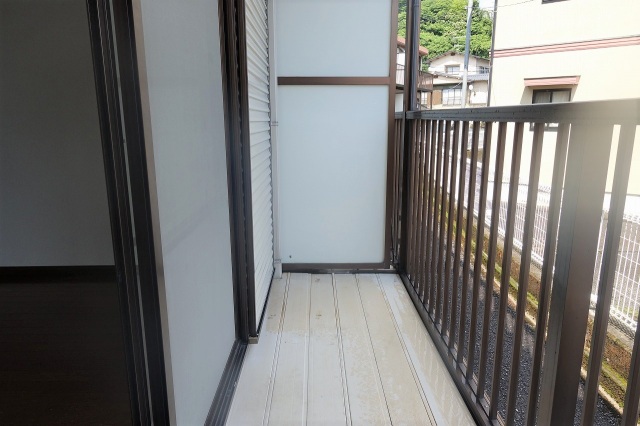 バルコニー　雨戸付きバルコニー