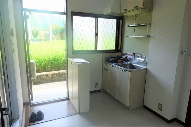 キッチン　キッチンに窓有