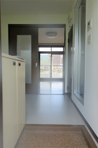 玄関　低めの框