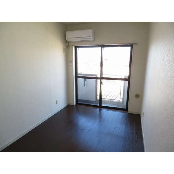 居室・リビング　こちらの居間で趣味の時間をお楽しみください