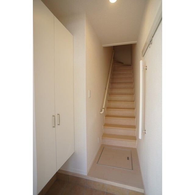 玄関　玄関には下駄箱付き♪