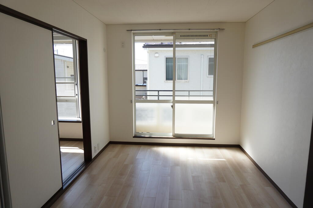 居室・リビング　6帖洋室　日当たり良好