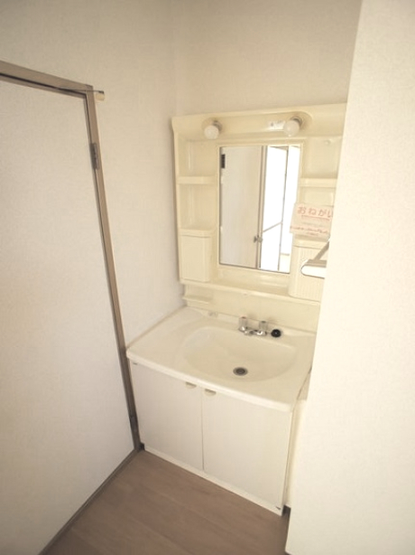 洗面設備　洗面化粧台と洗濯機置き場があります♪