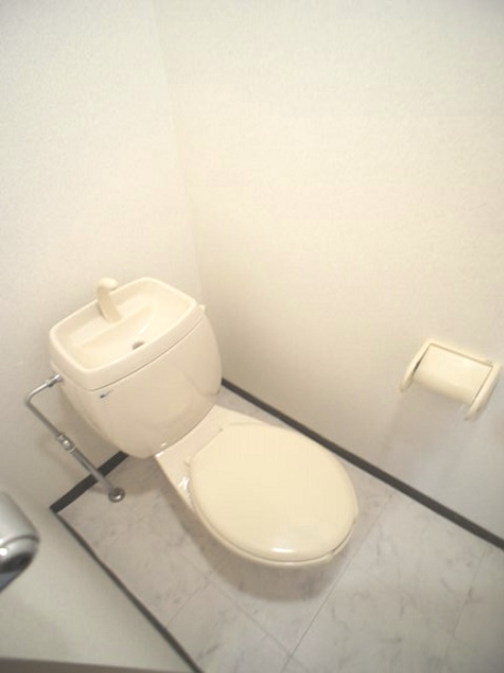 トイレ　洋式の水洗トイレです♪