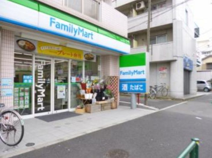 コンビニ　ファミリーマート世田谷淡島通り店（コンビニ）まで50m