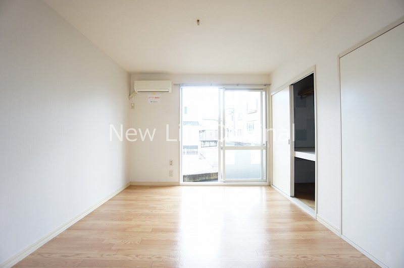 居室・リビング　快適なエアコン付きの6.4帖洋室です☆