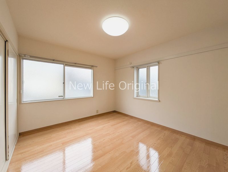 その他部屋・スペース　2面採光で明るい洋室です☆