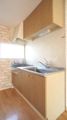 キッチン　窓付きで換気がしやすいキッチンです☆