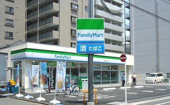 コンビニ　ファミリーマート相模原４丁目店（コンビニ）まで300m