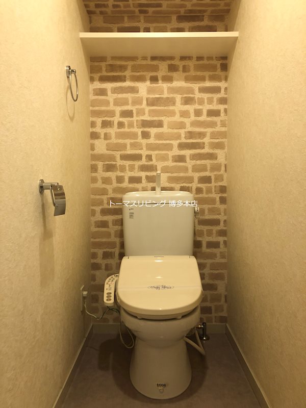 トイレ　※別号室の参考写真になります。