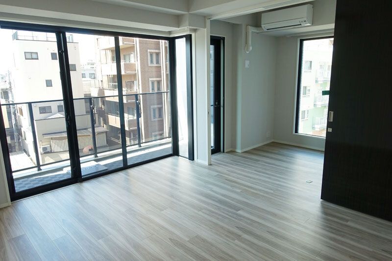 居室・リビング　■エアコン■24時間換気システム■ダウンライト■２面採光