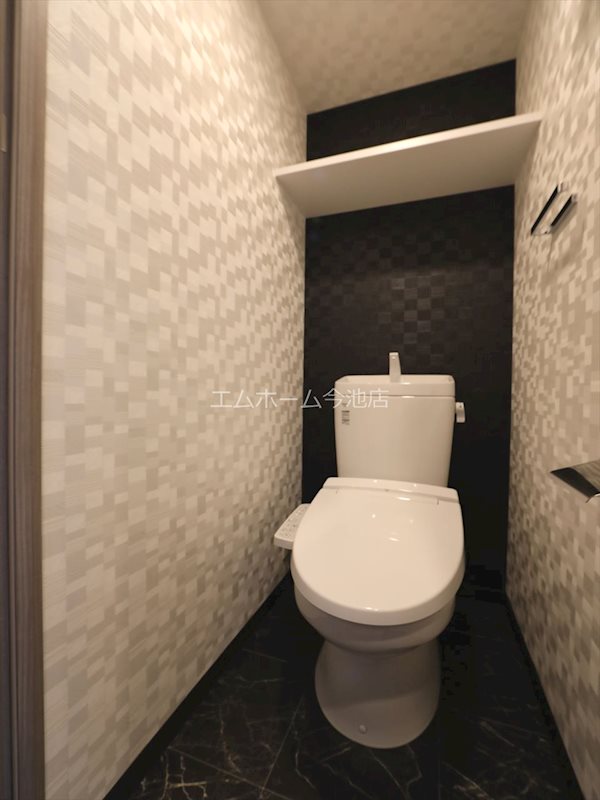 トイレ　温水洗浄便座付トイレ