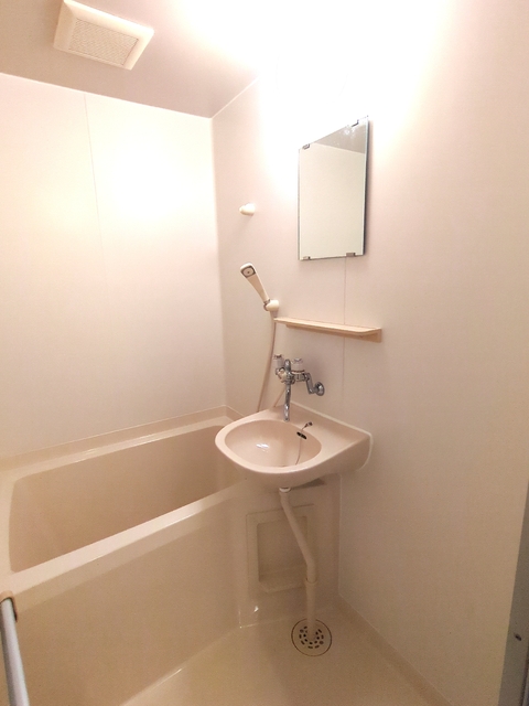 バス・シャワールーム　バスルームです♪