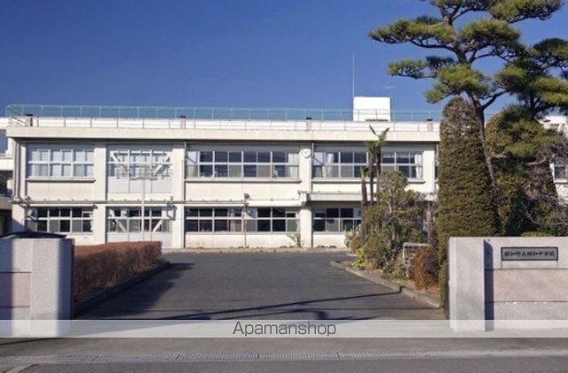 中学校　明和町立明和中学校（中学校）まで1358m