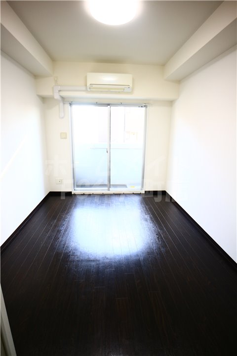 居室・リビング　こちらのリビングで趣味の時間をお楽しみください