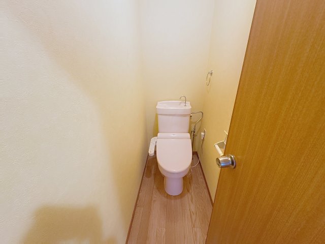 トイレ　掲載写真はモデルルームを掲載しております。実際のお部屋と仕様