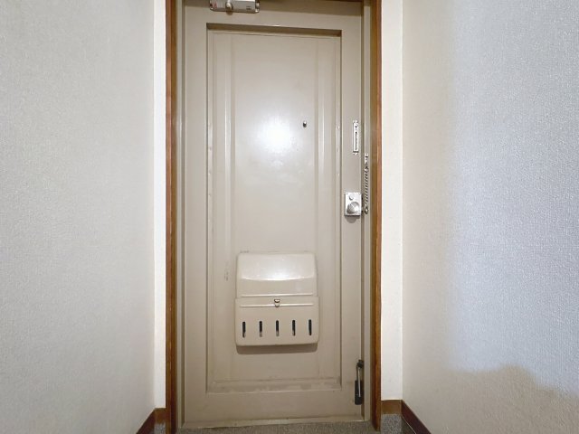 玄関　掲載写真はモデルルームを掲載しております。実際のお部屋と仕様