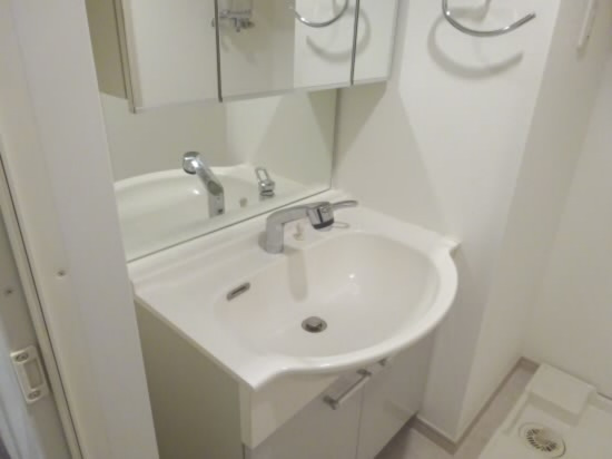 洗面設備　■別部屋参考写真です