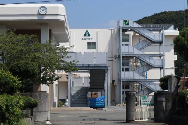 中学校　高雄中学校（中学校）まで1980m