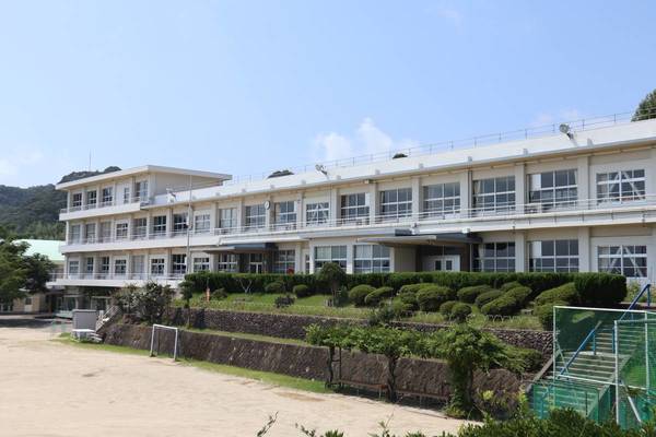 小学校　稲成小学校（小学校）まで200m