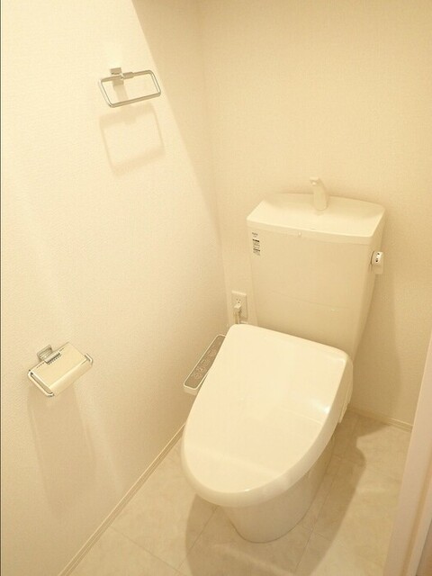 トイレ　温水洗浄暖房便座