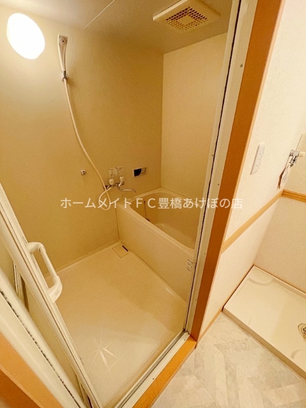 バス・シャワールーム　同型別部屋写真（反転）