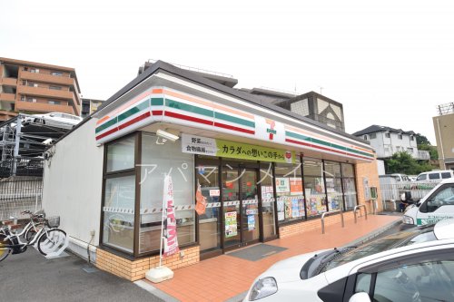 コンビニ　セブンイレブン横浜下永谷駅前店（コンビニ）まで292m