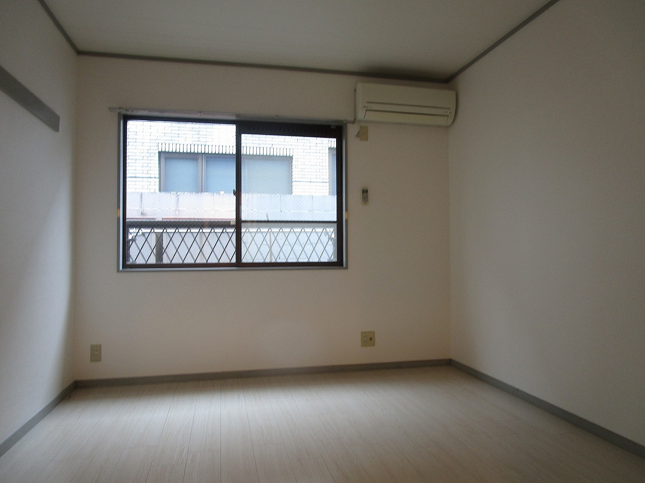 居室・リビング　※別部屋参考写真