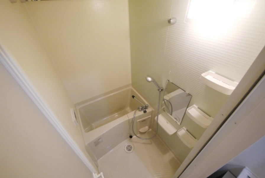 バス・シャワールーム　ゆったり過ごせるお風呂です※写真は同一建物の標準的な設備にな